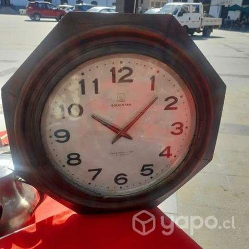 Antiguo Reloj de madera