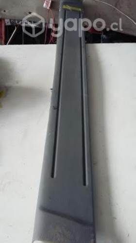 Tapiz cubre base luneta trasera inferior Ford rang