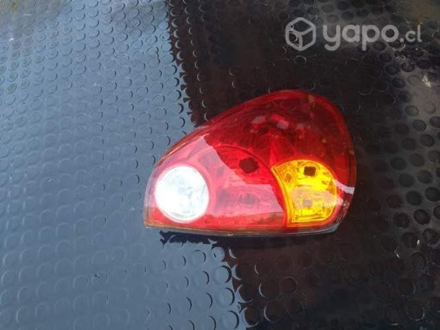 Foco trasero Mitsubishi L200 izquierdo