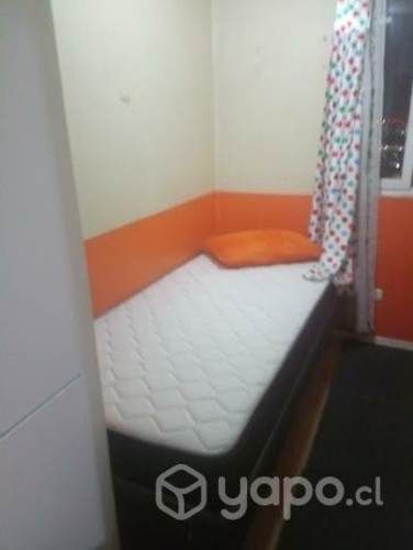 Habitación amoblada dentro del departamento