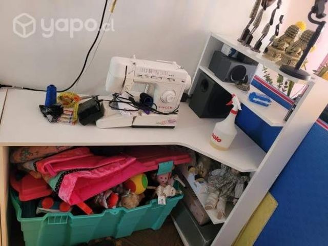 Escritorio, sofá, mesa de centro, alfombra