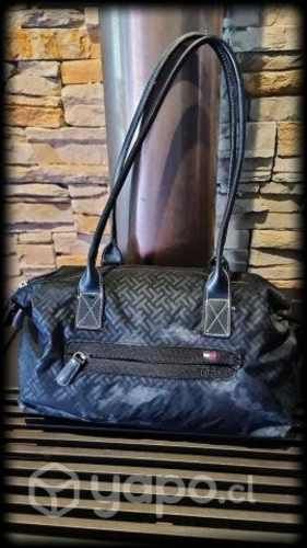 Cartera Tommy Hilfiger modelo mediano