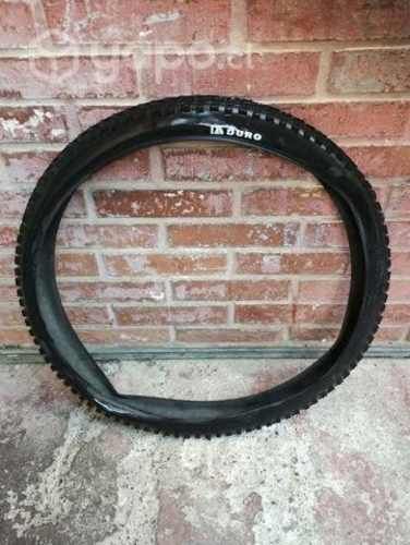 Neumatico de bicicleta duro