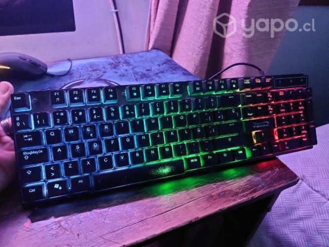 Gabinete PC RedFox con lector disco y Teclado Led