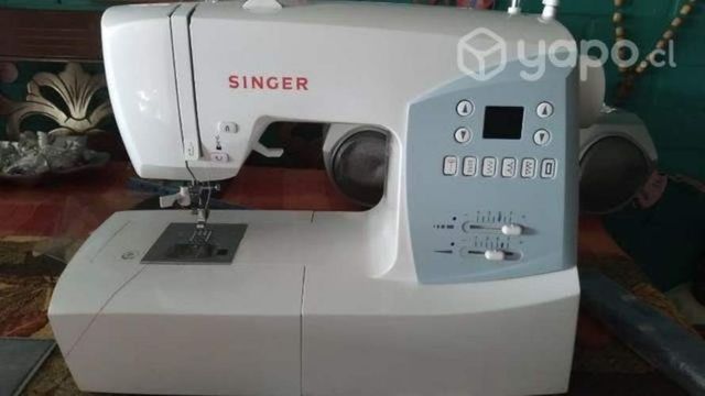 Máquina De Coser Singer Digital 7426