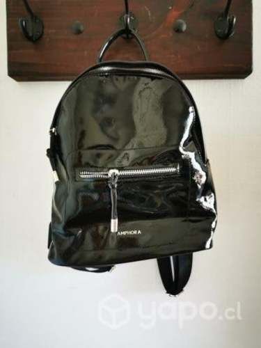 Mochila amphora charol negro