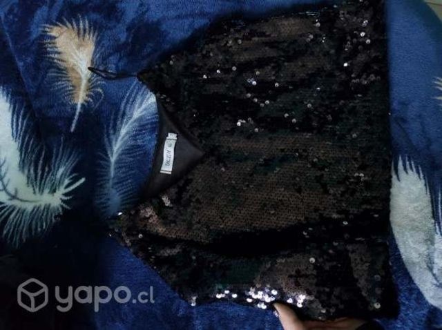 Top blanco y poleras solo un uso