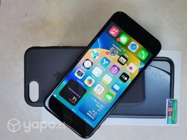 Iphone se, 128gb, sin detalles.