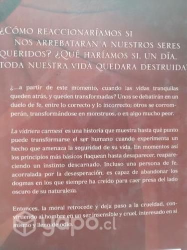 La vidriera carmesí