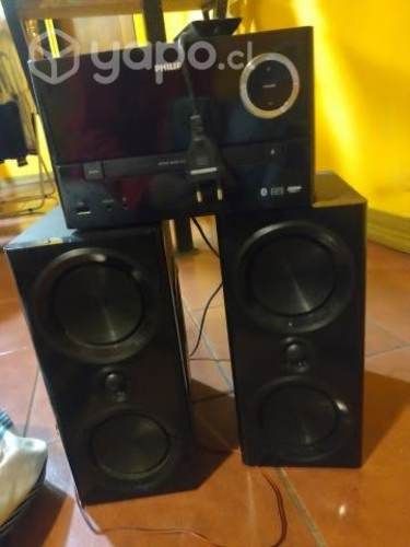 Equipo de 2 parlantes Philips + control remoto