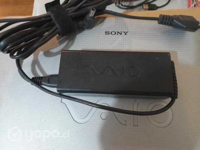 Notebook Sony Vaio con cargador