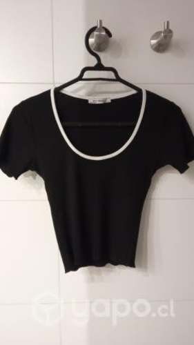 Polerones, polera y chaqueta. BUEN ESTADO