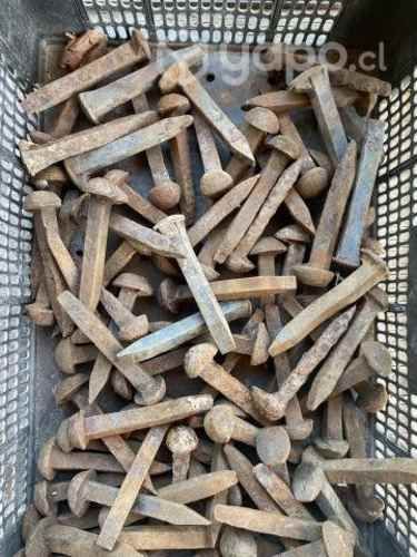 Clavos ferroviarios antiguos