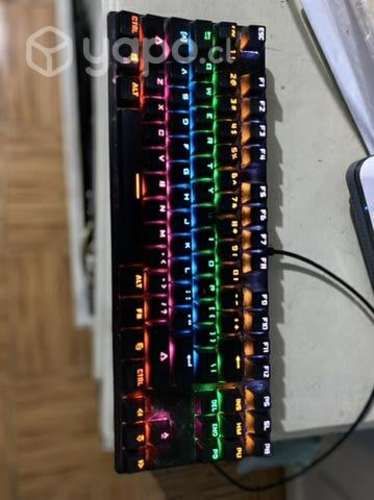 Teclado Gamer Con luces ( POCO USO )