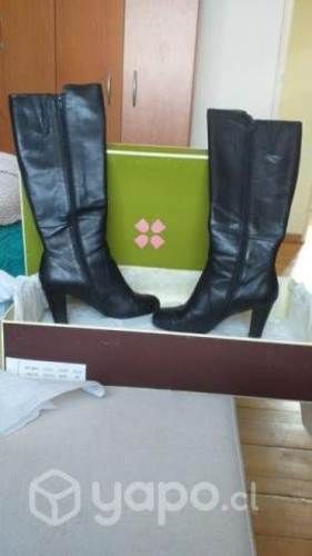 botas de cuero negras marca Naturalizer