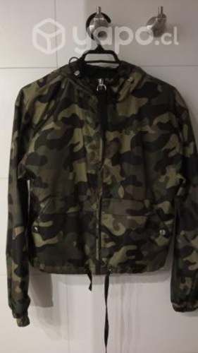 Chaqueta, polera, camisa y corta viento