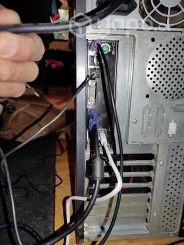 Computador escritorio impecable