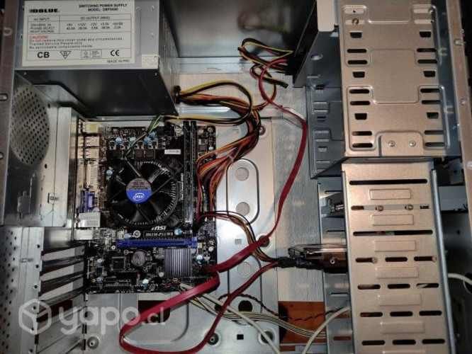 Computador escritorio impecable