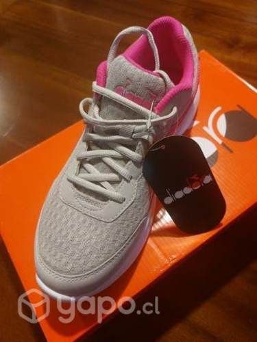 Zapatillas marca diadora numero 38.5