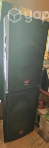 2 parlantes + tripode + amplificador y cables