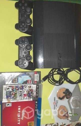 Play 3 con 2 controles y 3 juegos.
