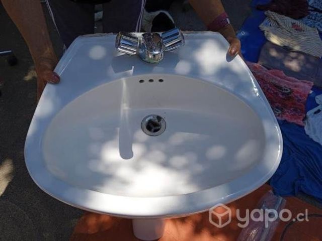 Lavamanos con pedestal e inodoro