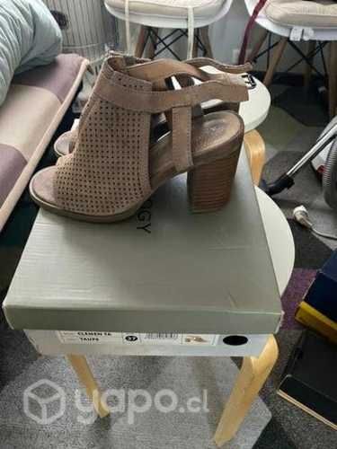 Sandalias de cuero marca Apology