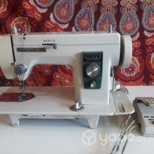 Máquina de coser marca REMINGTON