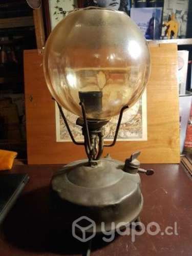 Lampara antigua en cocinilla de bronce