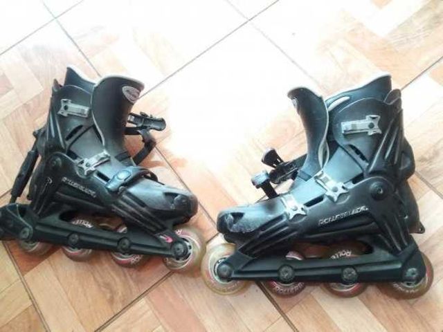 Patines.Negro. Excelente. Hecho en Italia