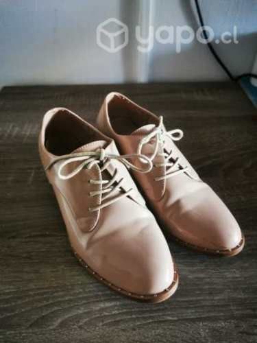 Botin charol color nude talla 36 basement
