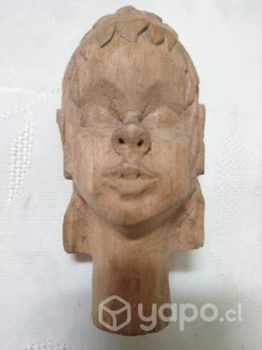 V17: antigua cabeza de madera