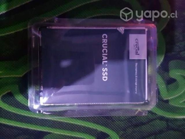 Memoria de 480GB marca "Crucial by Micron"