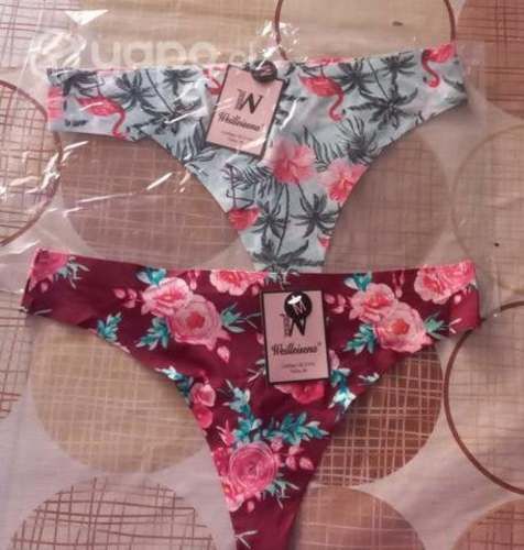 Hermosa ropa interior con las 3B