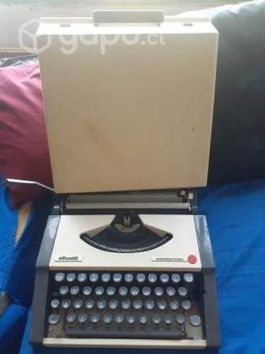 Maquina de escribir olivetti universitaria