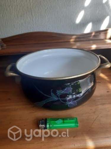 Maravillosa olla de fierro enlozado asas de bronce