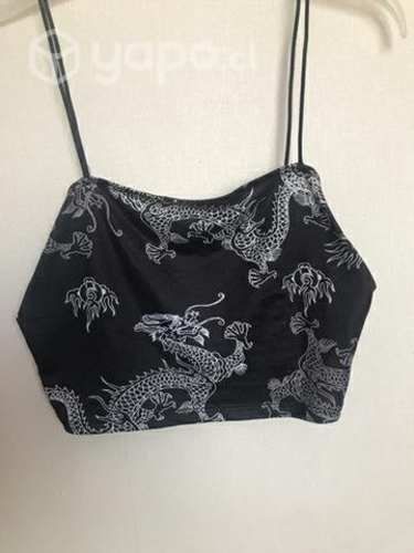 Polera negra con diseño