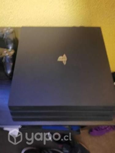 Play Station 4 Pro mas 2 controles y juegos