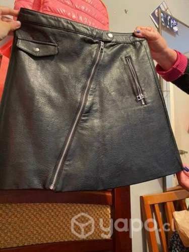 Botas y faldas de cuero
