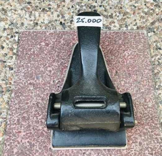 Perforadora antigua de metal