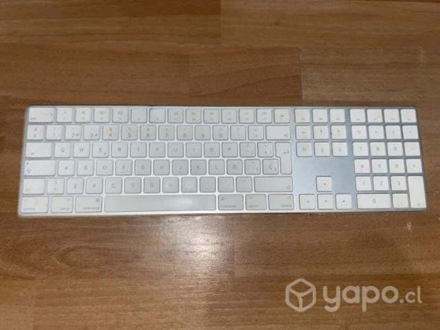 Magic Keyboard inalámbrico via Bluetooth