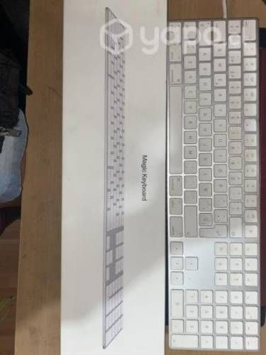 Magic Keyboard inalámbrico via Bluetooth