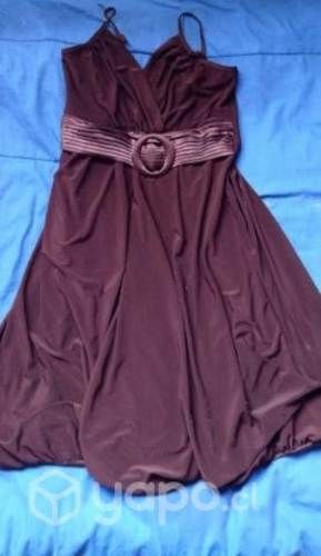 2 vestidos, uno Skyline y el otro sin marca