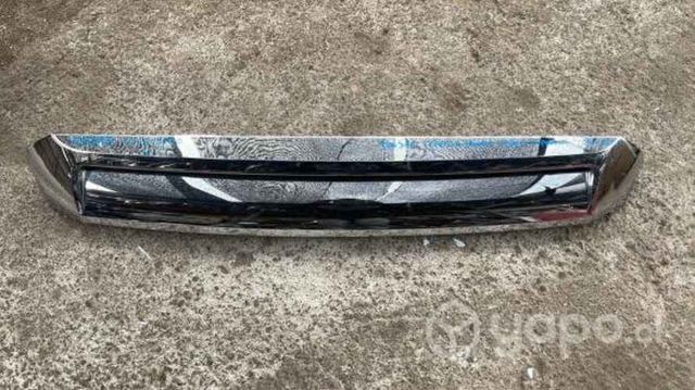 Parrilla frontal moldura capot sup.tundra 14-20