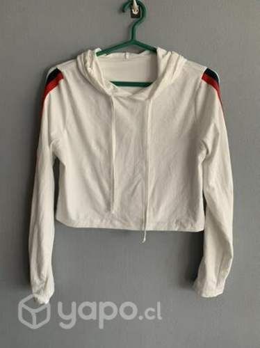 Poleron/tipo Crop Top en talla estándar (S)