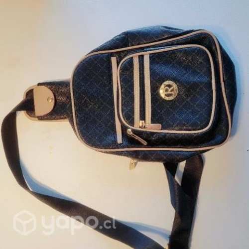 Cartera tipo mochila cruzada