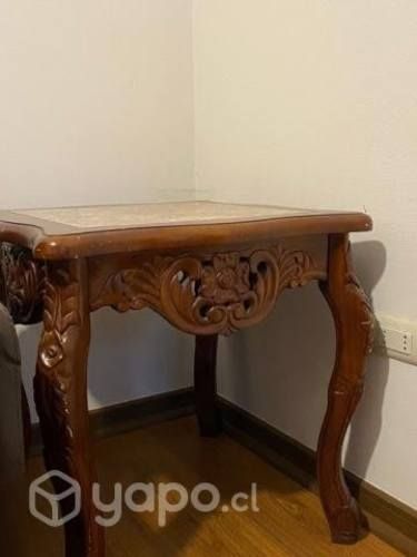 Juego de vitrina y mesitas