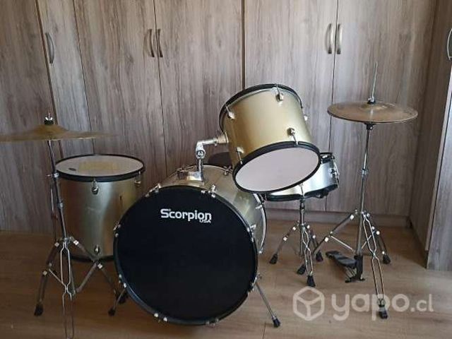 Batería usada Scorpion + set platillos Orion
