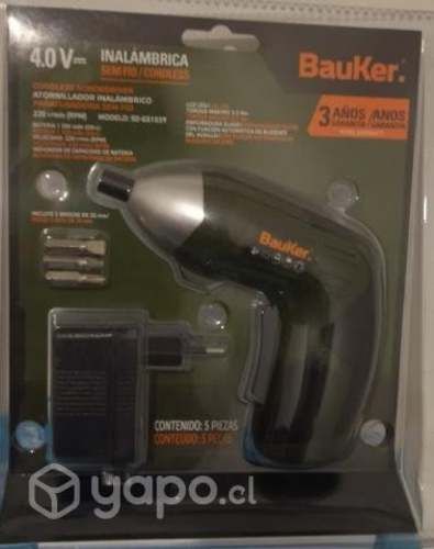 Destornillador inalámbrico bauker ,nuevo