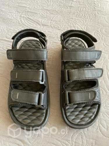 Sandalia hombre 16 horas talla 41 . Negro